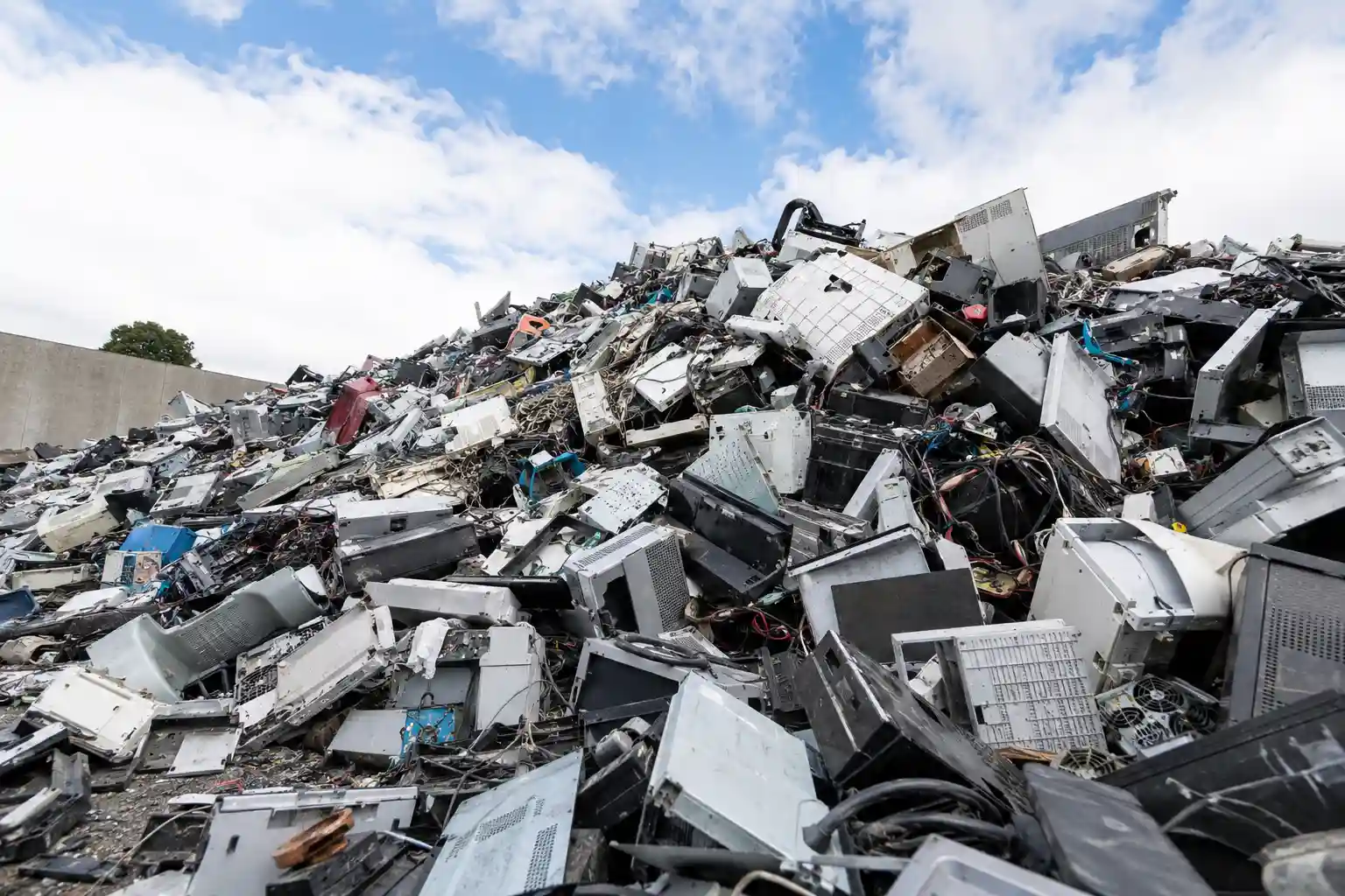 Read more about the article E-Waste Is Damaging the Planet